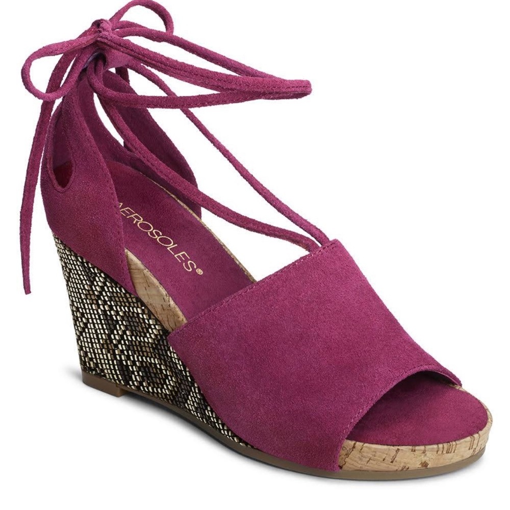 Gorgeous like new aerosoles wedges, only worn once!